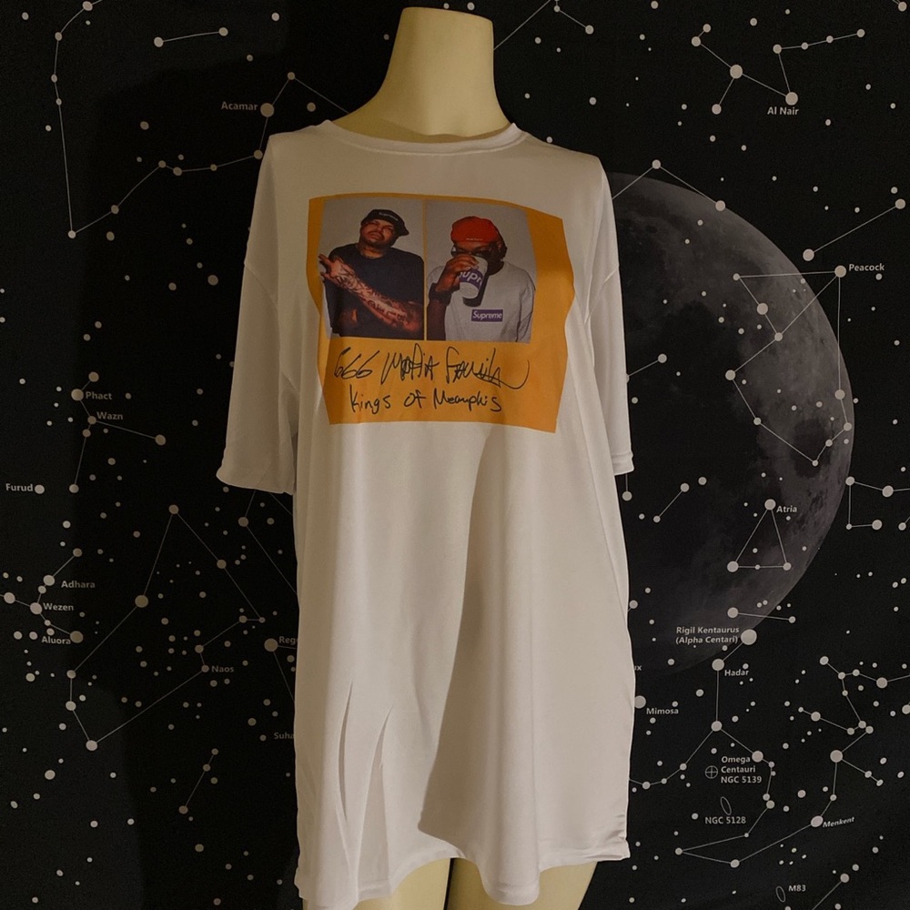 3 (6) MAFIA graphic tee.